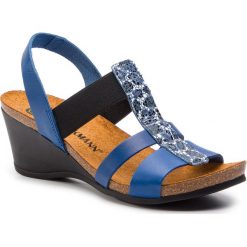 Sandały DR. BRINKMANN - 710952 Blau 5. Niebieskie klapki damskie Dr. Brinkmann, bez wzorów, ze skóry, bez obcasa, na obcasie. W wyprzedaży za 189,00 zł.