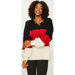 Answear - Sweter. Czarne swetry damskie ANSWEAR, uniwersalny, z nadrukiem, z wiskozy, z krótkim rękawem, krótkie, bez kaptura. W wyprzedaży za 129,90 zł.