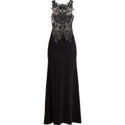 Luxuar Fashion Długa sukienka schwarz. Czarne sukienki damskie marki Luxuar Fashion, bez wzorów, z poliesteru, bez kołnierzyka, z długim rękawem, długie, maxi. W wyprzedaży za 719,40 zł.