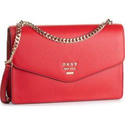 Torebka DKNY - Whitney Lg Shldr Flp R913H988 Rouge RGE. Czerwone torebki klasyczne damskie DKNY, bez wzorów, ze skóry, klasyczne, bez dodatków. W wyprzedaży za 719,00 zł.