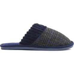 Granatowe Kapcie Comfortable Morning. Niebieskie kapcie męskie Born2be, z materiału. Za 39,99 zł.
