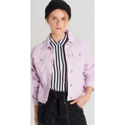 Jeansowa kurtka - Fioletowy. Fioletowe kurtki damskie Cropp, s, bez wzorów, z jeansu, bez kaptura. Za 119,99 zł.