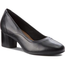 Półbuty CLARKS - Un Cosmo Step 261354464 Black Leather. Czarne półbuty damskie Clarks, bez wzorów, ze skóry, bez obcasa, na obcasie, bez zapięcia. W wyprzedaży za 319,00 zł.