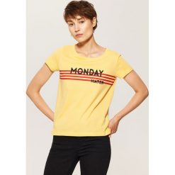 T-shirt z napisem - Żółty. Żółte t-shirty damskie House, s, z napisami, bez kołnierzyka. Za 29,99 zł.