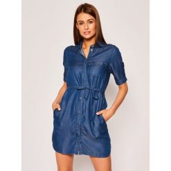Sukienka jeansowa Pepe Jeans Gloss PL952694. Niebieskie sukienki damskie Pepe Jeans, na co dzień, m, bez wzorów, z jeansu, bez kołnierzyka, bez rękawów, proste. W wyprzedaży za 309,00 zł.