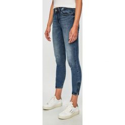 Jacqueline de Yong - Jeansy. Niebieskie jeansy damskie marki Jacqueline de Yong, bez wzorów, z elastanu. Za 129,90 zł.