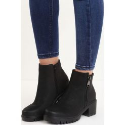 Czarne Botki Necessity. Czarne botki damskie Born2be, z nubiku, z okrągłym noskiem, bez obcasa, na płaskiej podeszwie, na zamek. Za 139,99 zł.