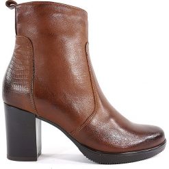 BOTKI DAMSKIE ACO 3371 BRĄZ. Botki damskie ACORD, ze skóry, bez obcasa, bez zapięcia. Za 239,00 zł.