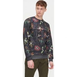 Bluza z kolorowym nadrukiem - Czarny. Czarne bluzy męskie Cropp, s, z nadrukiem, bez kołnierzyka, bez rękawów, bez kaptura. Za 79,99 zł.