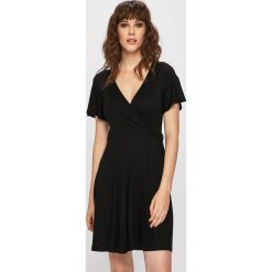Answear - Sukienka. Sukienki damskie ANSWEAR. Za 89,90 zł.
