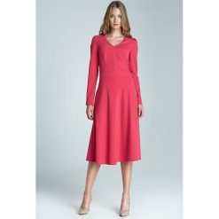 Elegancka sukienka w kolorze fuksji. Czerwone sukienki damskie NIFE, na co dzień, s, bez wzorów, z elastanu, eleganckie, bez kołnierzyka, z długim rękawem, długie, maxi, proste. Za 159,00 zł.