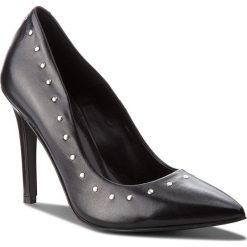 Szpilki SOLO FEMME - 34291-B7-A19/E45-04-00 Czarny. Czarne półbuty damskie Solo Femme, bez wzorów, ze skóry, eleganckie, bez obcasa, na obcasie, bez zapięcia. W wyprzedaży za 239,00 zł.