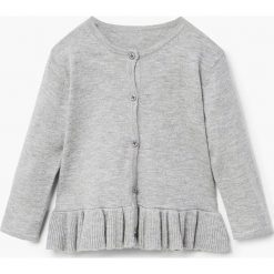 Mango Kids - Sweter dziecięcy Cake 80-104 cm. Szare swetry dziewczęce Mango Kids, z bawełny, z okrągłym kołnierzem, z krótkim rękawem, krótkie. W wyprzedaży za 35,90 zł.