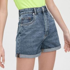 Krótkie szorty high waist - Niebieski. Niebieskie szorty damskie Cropp, bez wzorów, z podwyższonym stanem. Za 69,99 zł.