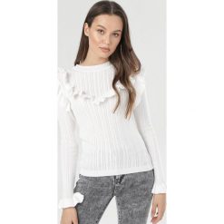 Biały Sweter Himenohre. Białe swetry damskie Born2be, s, bez wzorów, bez rękawów, bez kaptura. Za 109,99 zł.