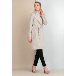 Płaszcze damskie: Elegancki płaszcz z paskiem