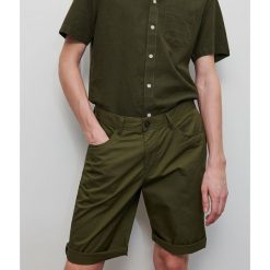 Bawełniane szorty - Khaki. Brązowe spodenki i szorty męskie Reserved, m, bez wzorów, z bawełny. Za 69,99 zł.