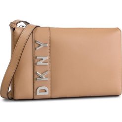 Torebka DKNY - Bedford Md Tz Crossbody R84EH950 Latte LAT. Brązowe listonoszki damskie DKNY, bez wzorów, ze skóry, wizytowe, bez dodatków. Za 719,00 zł.