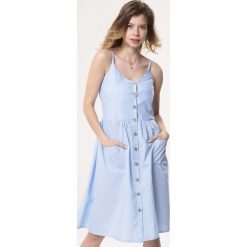 Niebieska Sukienka Angry. Niebieskie sukienki damskie Born2be, xl, z aplikacjami, bez kołnierzyka, bez rękawów, midi, rozkloszowane. Za 69,99 zł.
