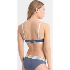 Biustonosze bardotka: Emporio Armani PADDED TRIANGLE BRA Biustonosz z trójkątną miseczką pervinca