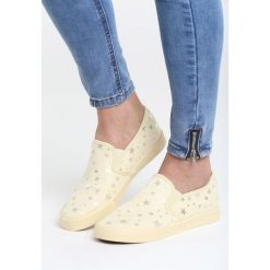 Żółte Slip On Break Fee. Żółte trampki damskie slip on marki Born2be. Za 59,99 zł.