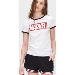 Piżama Marvel - Biały. Białe piżamy damskie Cropp, s, z motywem z bajki, bez rękawów. Za 79,99 zł.