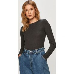 Jacqueline de Yong - Longsleeve. Szare bluzki damskie Jacqueline de Yong, s, bez wzorów, z elastanu, casualowe, z okrągłym kołnierzem. W wyprzedaży za 59,90 zł.