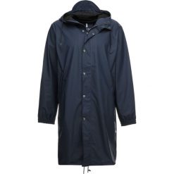 Rains FISHTAIL Parka blue. Niebieskie płaszcze męskie marki Rains, s, bez wzorów, z poliesteru, bez kaptura. Za 569,00 zł.