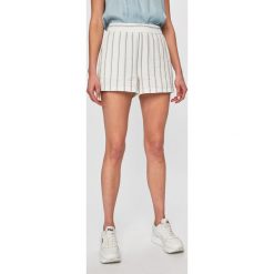 Vero Moda - Szorty. Białe szorty damskie Vero Moda, s, bez wzorów, z wiskozy, casualowe. Za 89,90 zł.