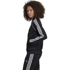BLUZA DAMSKA ADIDAS SST (34). Żółte bluzy damskie Adidas, w paski, z elastanu, bez rękawów, bez kaptura. W wyprzedaży za 259,99 zł.