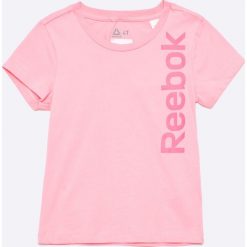 Reebok - Top dziecięcy 104-164 cm. Różowe bluzki dziewczęce bawełniane marki Reebok, z nadrukiem, z okrągłym kołnierzem. W wyprzedaży za 44,90 zł.