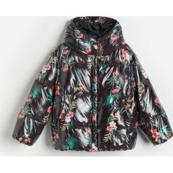 Pikowana kurtka w kwiaty -. Kurtki damskie Reserved, w kwiaty, bez kaptura. Za 139,99 zł.