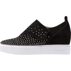 Shoe The Bear LISA STUDS Sneakersy niskie black. Czarne trampki i tenisówki damskie marki Shoe The Bear, ze skóry. Za 589,00 zł.