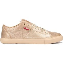 Levi's Woods Tenisówki Złoty. Żółte trampki i tenisówki damskie Levi's®, bez wzorów, z materiału, na sznurówki. Za 257,95 zł.