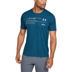 Under Armour Run Koszulka Niebieski. Niebieskie podkoszulki męskie Under Armour, s, z nadrukiem, z poliesteru, z krótkim rękawem. Za 137,95 zł.