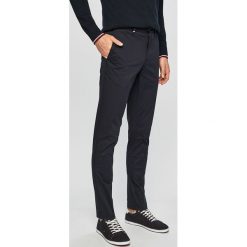 Tommy Hilfiger - Spodnie. Niebieskie spodnie męskie TOMMY HILFIGER, na co dzień, bez wzorów, z elastanu, casualowe. W wyprzedaży za 399,90 zł.