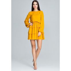 Sukienka z falbanami musztardowa. Sukienki damskie e-margeritka.pl, na co dzień, bez wzorów, z elastanu, eleganckie, bez kołnierzyka, z długim rękawem, długie, midi, rozkloszowane. Za 182,99 zł.