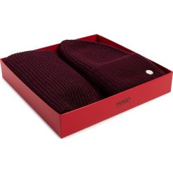 Zestaw Szalik i Czapka HUGO - Women-Xmas 563 50420404 611. Czerwone szaliki damskie HUGO, bez wzorów, z poliesteru. Za 425,00 zł.