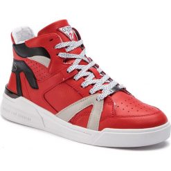 Sneakersy GUESS - Madison FM6MAD LEA12 RED. Czerwone sneakersy męskie Guess, na co dzień, z aplikacjami, ze skóry ekologicznej, bez zapięcia. Za 599,00 zł.
