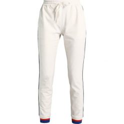 Rue de Femme SIXTEN SPORT PANT Spodnie treningowe offwhite/cobalt blue. Białe spodnie dresowe damskie marki Rue de Femme, l, z bawełny. Za 419,00 zł.