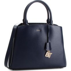Torebki klasyczne damskie: Torebka DKNY - Paige Lg Satchel R81D3326 Navy NVY