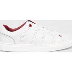 Levi's - Buty Vernon. Białe buty sportowe męskie Levi's®, ze skóry, na sznurówki. Za 339,90 zł.