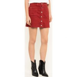 Spódnica jeansowa Pepe Jeans PEPE ARCHIVE Vicky PL900853. Czerwone spódniczki damskie Pepe Jeans, m, bez wzorów, z elastanu. W wyprzedaży za 219,00 zł.