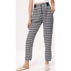 Niebieskie Spodnie Feet. Niebieskie spodnie damskie Born2be, s, bez wzorów, z tkaniny, z podwyższonym stanem, długie. Za 54,99 zł.