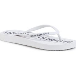 Japonki CALVIN KLEIN JEANS - Dasheen B4R0904 White/Black. Białe klapki damskie Calvin Klein Jeans, bez wzorów, z jeansu, bez obcasa. Za 119,00 zł.