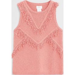 Mango Kids - Top dziecięcy Slubby 110-164 cm. Czerwone bluzki dziewczęce Mango Kids, z aplikacjami, z bawełny, z okrągłym kołnierzem, bez rękawów, bez kaptura. W wyprzedaży za 59,90 zł.