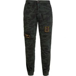 Spodnie AERONAUTICA MILITARE. Zielone spodnie męskie z aplikacjami, z dzianiny, militarne. Za 1100,00 zł.