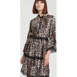 Beżowa Sukienka Snakeskin Style. Czarne sukienki marki Cropp, l, z koszulowym kołnierzykiem, koszulowe. Za 89,99 zł.
