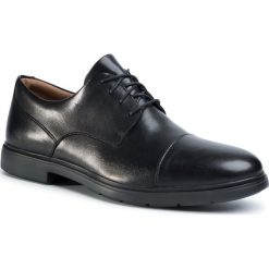 Półbuty CLARKS - Un Tailor Cap 261446767 Black Leather. Czarne buty wizytowe męskie Clarks, ze skóry, bez zapięcia. Za 519,00 zł.