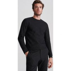 Lekki sweter z żakardowej dzianiny - Czarny. Czarne swetry męskie Reserved, s, bez wzorów, z dzianiny, bez kołnierzyka, bez kaptura. Za 99,99 zł.
